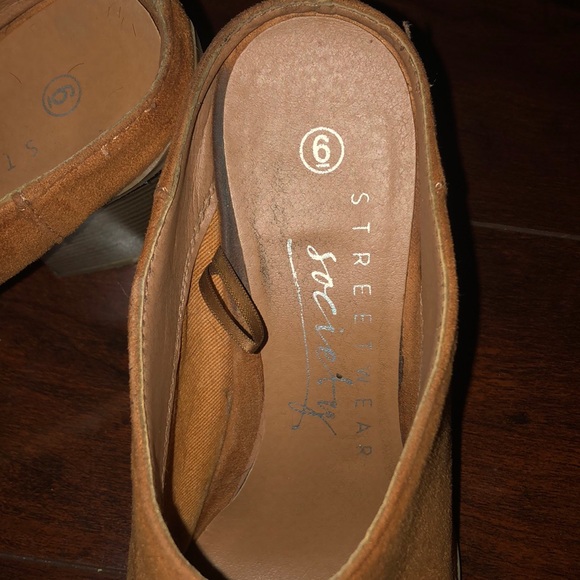 Brown clog heels - Picture 3 of 3